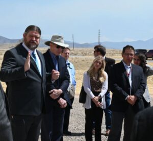 Todd Parris, the AFRL Geospace Environmental Impacts and Applications Branch chief stands besides other researchers and officials near the AFRL Skywave Technology Lab.